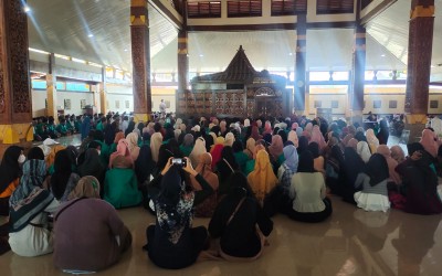 Peserta Didik MA Darul Ulum Waru Ziarah ke Makam Aulia Jelang Ramadlan